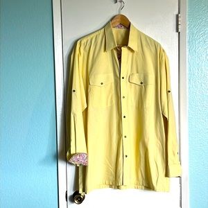 Custom, butter yellow, roll tab sleeves and contrasting floral. 16.5n, 33 sl